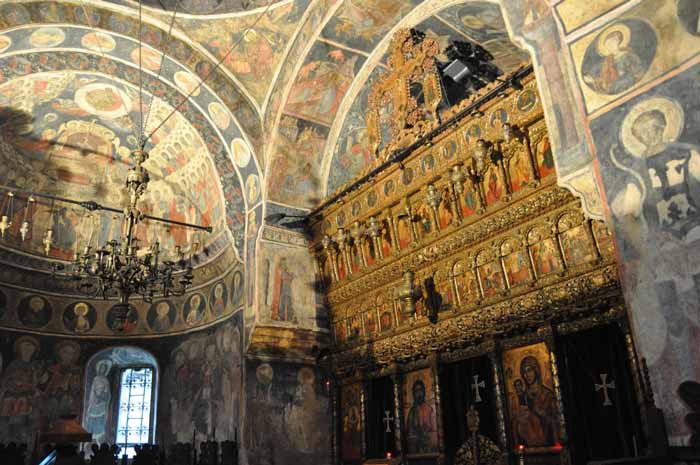 Interno della cattedrale bizantina in Romania