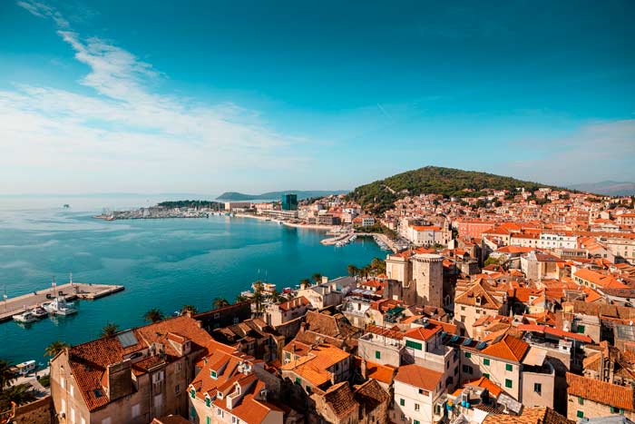 Vista costiera a Split-Dalmatia in Croazia