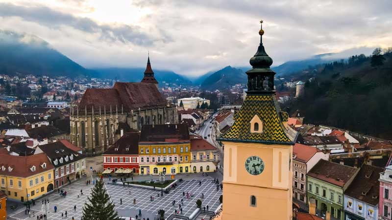 Vista della città di Brasov in Romania
